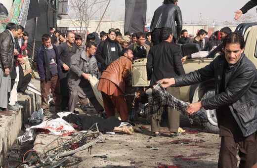 Καμικάζι αυτοκτονίας σκόρπισε το θάνατο σε τέμενος του Αφγανιστάν