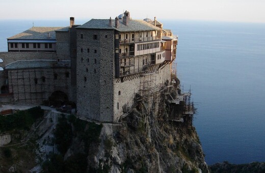 Αιχμηρή παρέμβαση και από το Άγιο Όρος για την αλλαγή ταυτότητας φύλου