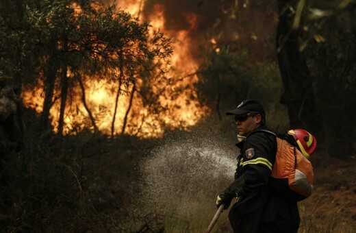 Δύσκολη νύχτα στον Κάλαμο: Συνεχείς αναζωπυρώσεις - Σε κατάσταση έκτακτης ανάγκης η περιοχή (upd)