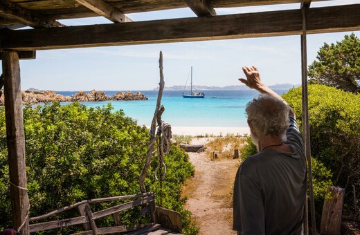 H ιστορία του ανθρώπου που ζει ολομόναχος σε ένα νησί της Μεσογείου εδώ και 28 χρόνια