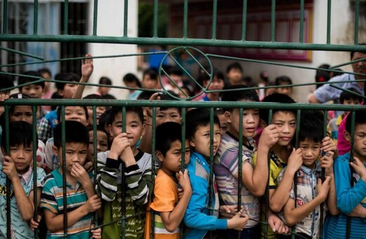 Πού καταλήγουν τα παιδιά εγκληματιών, όταν οι γονείς τους μπαίνουν φυλακή; Το θλιβερό παράδειγμα της Κίνας