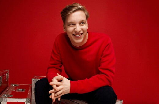 George Ezra: Ένας ποπ σταρ που μιλάει για καλοπέραση αλλά κατατρύχεται από άγχη