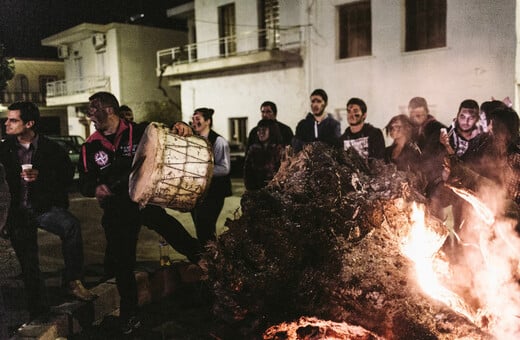 «Ο Τρωικός ο πόλεμος είχε αφορμή τον ψώ**»: Στη Μονεμβασιά ακούσαμε την x-rated εκδοχή του Ομήρου