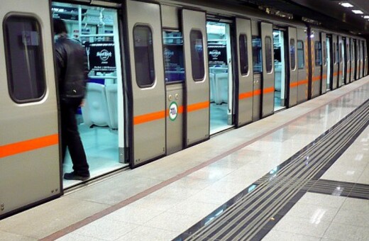 Άνδρας έπεσε στις ράγες του μετρό στη Δάφνη - Κλειστός ο σταθμός