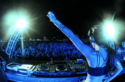 Η Φώφη Τσεσμελή ενώνει όλες τις γυναίκες DJs σε ένα μεγάλο πάρτι