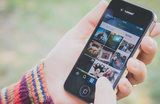 Το Instagram «μαρτυράει» πλέον πότε είστε ενεργός στα DM - Πώς να «κρυφτείτε»