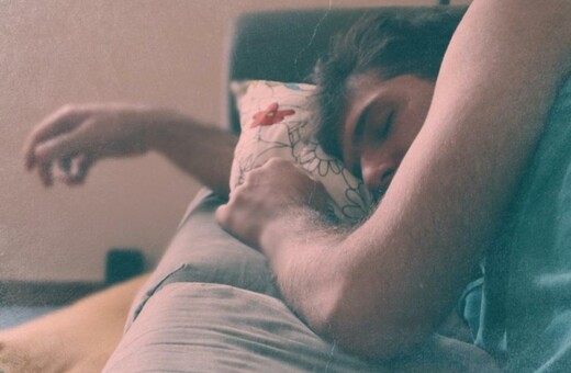 Έρευνα: Πόσο ύπνο χρειαζόμαστε κάθε βράδυ για να κάνουμε καλό στην καρδιά μας