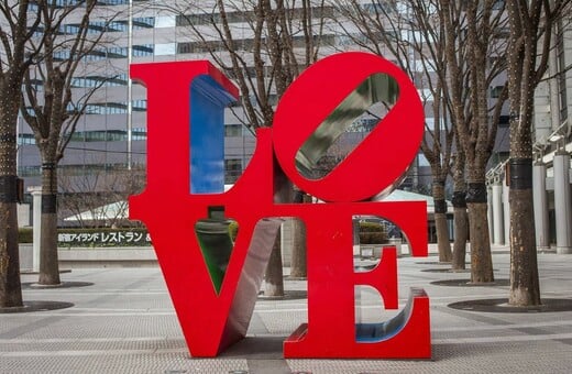 Ο Robert Indiana, ο καλλιτέχνης του πασίγνωστου LOVE, πέθανε στα 89 του