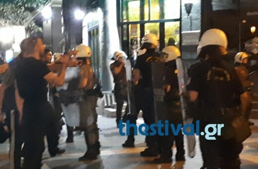 Ένταση στην πορεία για τη Μακεδονία στη Θεσσαλονίκη - Καταγγελία πολίτη για επίθεση με κοντάρι