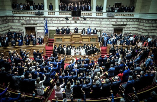 Η ορκωμοσία στη Βουλή: Χαμόγελα, αγκαλιές και αφίξεις των 300 βουλευτών - ΦΩΤΟΡΕΠΟΡΤΑΖ