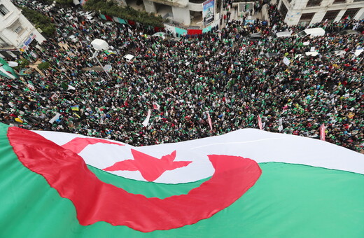 Αλγερία: Δεκάδες χιλιάδες διαδηλωτές στους δρόμους κατά του προέδρου Μπουτεφλίκα