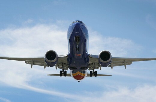 Οι ΗΠΑ διενεργούν έρευνα για τη διαδικασία έγκρισης του Boeing 737 MAX