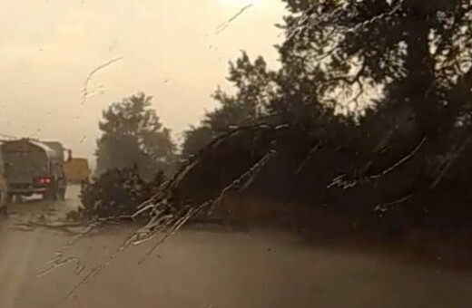Σοβαρά προβλήματα στη Λάρισα από την κακοκαιρία - Χαλαζόπτωση και δυνατοί άνεμοι