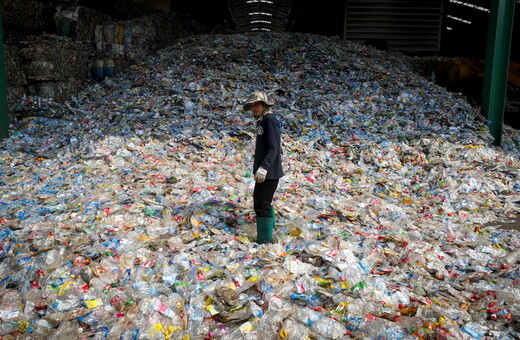ΟΗΕ: 170 χώρες συμφώνησαν «να μειώσουν σημαντικά» τα πλαστικά μιας χρήσης