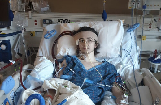 Ο 20χρονος ατμιστής που παραλίγο να πεθάνει από ασθένεια στους πνεύμονες η οποία ανησυχεί τις ΗΠΑ
