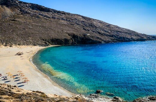 Στη Σέριφο η πρώτη ελληνική παραλία όπου απαγορεύτηκε το κάπνισμα - Θα υπάρχει ειδική ζώνη για καπνιστές