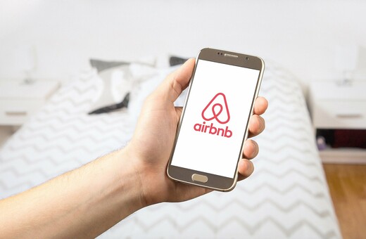 Airbnb & HomeΑway: Πάνω από ένα δισ. ευρώ ο τζίρος από τις βραχυχρόνιες μισθώσεις στην Ελλάδα