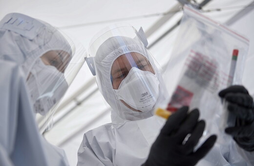 AstraZeneca: Εντός ολίγων ημερών η απόφαση για το πρόγραμμα δοκιμών του εμβολίου