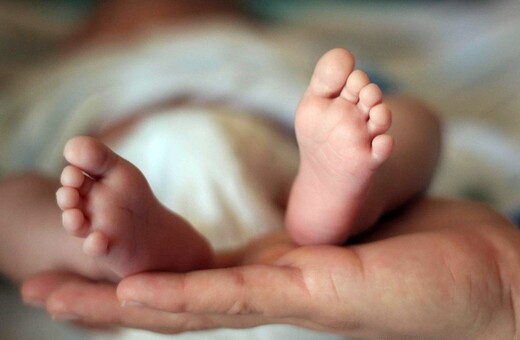 Επίδομα γέννας: Κατατέθηκε το νομοσχέδιο - Ποιοι θα είναι τελικά οι δικαιούχοι των 2.000 ευρώ