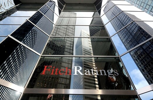 Fitch: Υποβάθμισε σε σταθερή την προοπτική της Ελλάδας- Προβλέπει ύφεση 8,1%