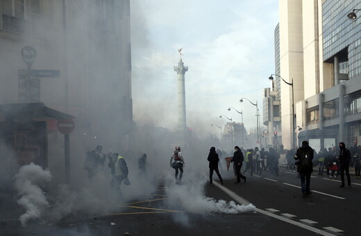 Γαλλία: Οι απεργίες συνεχίζονται παρά τις κυβερνητικές υποχωρήσεις