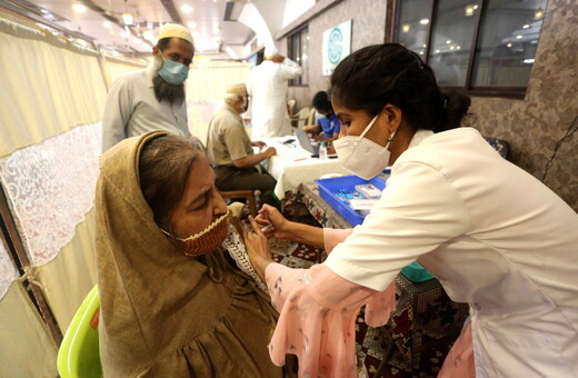 BBC: Η Ινδία σταματά προσωρινά τις εξαγωγές εμβολίων AstraZeneca