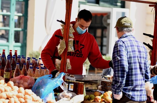 Αλλαγές στις λαϊκές αγορές της Αττικής - «Σπάνε στα δύο» για αποφυγή συνωστισμού