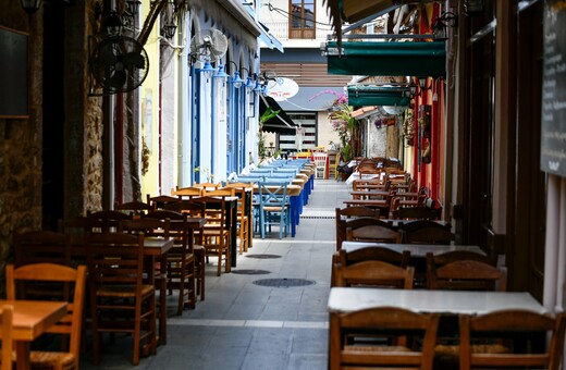 ΟΟΣΑ: Μικρότερη η ύφεση στην Ελλάδα το '20 σε σχέση με την Ευρωζώνη - Τα εξίσου πιθανά σενάρια για τον κορωνοϊό