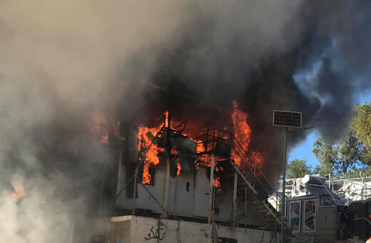 Φωτιά στη Μόρια: Για δύο νεκρούς μιλά ο δήμαρχος - Στο νησί ο αρχηγός της ΕΛΑΣ