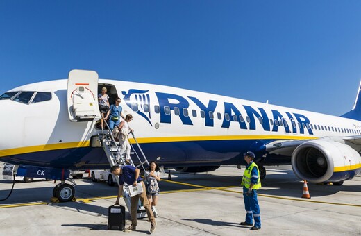 Ryanair: Ανακοίνωσε σχέδιο με περικοπές μισθών και 3000 απολύσεις - Δεν περιμένει ανάκαμψη πριν το 2022