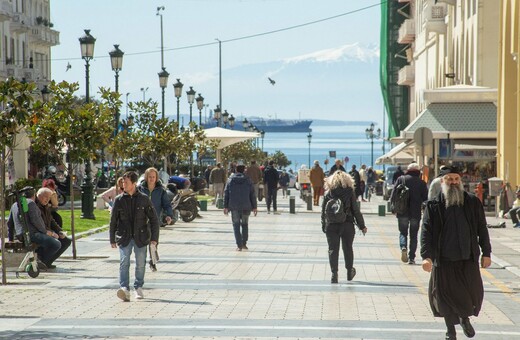 Κορωνοϊός στη Θεσσαλονίκη: Γεμάτη κόσμο η παραλία - Δεν μένουν σπίτι