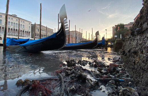 Δύο μήνες μετά τις σοβαρές πλημμύρες τα κανάλια της Βενετίας στέγνωσαν