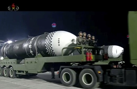 Η Βόρεια Κορέα παρουσίασε το μεγαλύτερο βαλλιστικό πύραυλο μετά το 2018