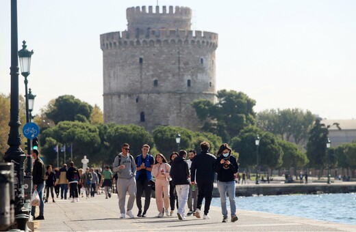 Κορωνοϊός: Έκτακτη σύσκεψη με Κικίλια στη Θεσσαλονίκη - «Τεράστια διασπορά» στην κοινότητα