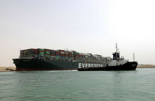 Τσάι, επιπλα, πρόβατα και πετρέλαιο: 369 πλοία αποκλεισμένα στη Διώρυγα του Σουέζ