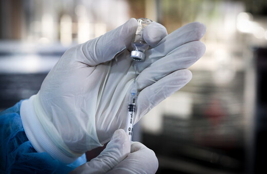 Όσο αυξάνεται ο αριθμός των εμβολιασμένων, μειώνεται ο κίνδυνος μόλυνσης από κορονοϊό και των μη εμβολιασμένων