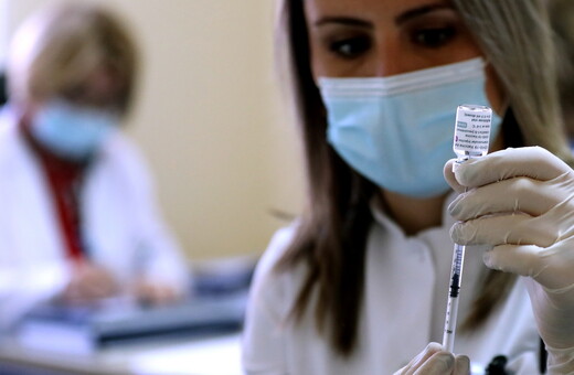 Γαλλία: Δεύτερη δόση με άλλο εμβόλιο στους κάτω των 55 ετών που έκαναν την πρώτη με το AstraZeneca