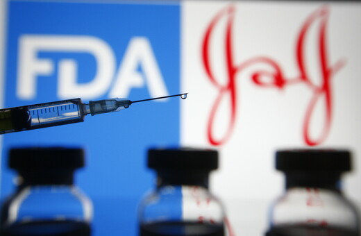 Εμβόλιο Johnson & Johnson: Η FDA ζητά διακοπή της χρήσης του στις ΗΠΑ για τη διερεύνηση περιστατικών με θρομβώσεις