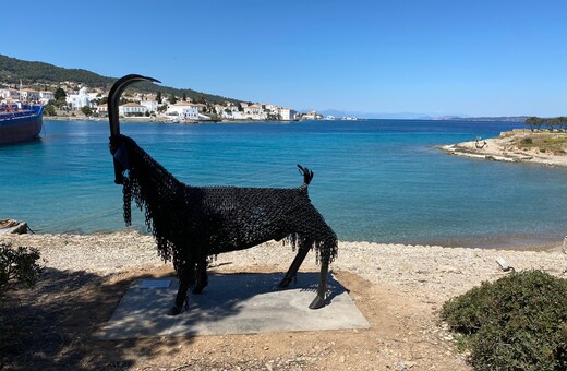 Το εικαστικό πάρκο των ζώων της Ναταλίας Μελά παραδόθηκε συντηρημένο στον Περίπατο των Σπετσών