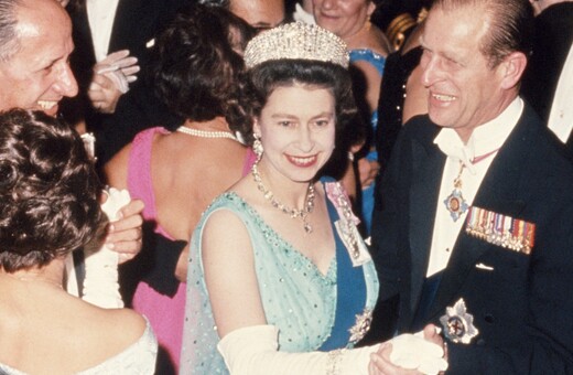 Βασίλισσα Ελισάβετ και πρίγκιπας Φίλιππος: Η άγνωστη ιστορία αγάπης - «Ποτέ δεν κοίταξε άλλον»