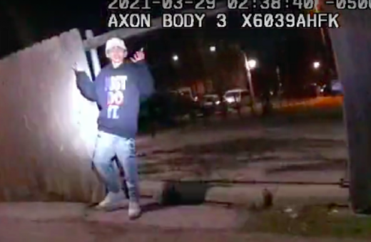 ΗΠΑ: Βίντεο από την κάμερα που φόραγε αστυνομικός όταν πυροβόλησε 13χρονο καθώς σήκωνε τα χέρια ψηλά
