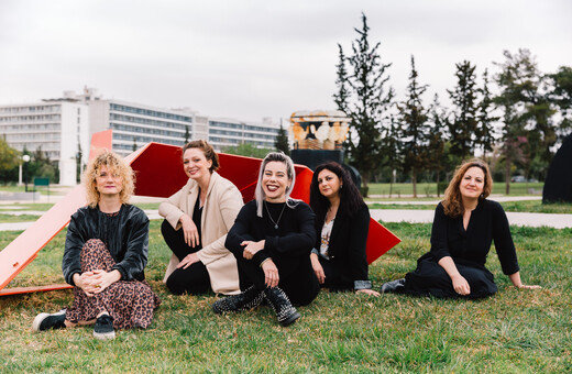 Πέντε γυναίκες που «τρέχουν» επικοινωνιακά το αθηναϊκό θέατρο σε μια συζήτηση για το πριν και το μετά