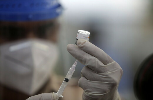 Σκέρτσος: Υπό εξέταση ο εμβολιασμός κατ’ οίκον – Ποιες ηλικίες αφορούν