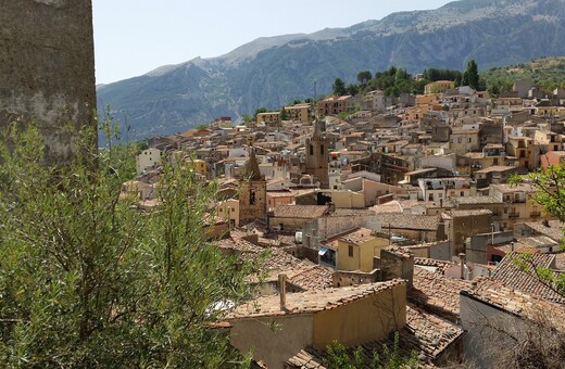 Ιταλία: Πωλούνται σπίτια από 1 ευρώ στη Σικελία - Οι όροι