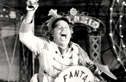 «Ο Τρελός του Λούνα Παρκ»: η μεγαλύτερη θεατρική επιτυχία του Θανάση Βέγγου 