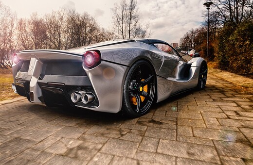 Πόσες Ferrari και Lamborghini πωλούνται κάθε μήνα στην Ελλάδα