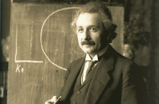 Χειρόγραφο του Αϊνστάιν με την εξίσωση E=mc2 πωλήθηκε για 1,2 εκατ. δολάρια