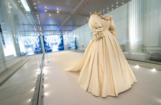 Princess Diana's wedding dress going on display at Kensington Palace