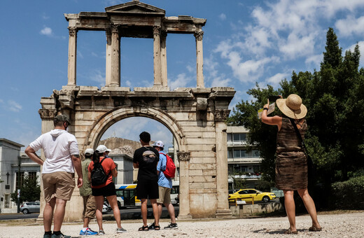 Προνόμια σε εμβολιασμένους: Τι είναι το «γαλλικό μοντέλο» που θα εφαρμοστεί στην Ελλάδα