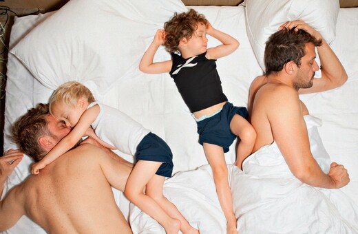 Dads:Ένα λεύκωμα με την οικεία καθημερινότητα των νέων γκέι οικογενειών 